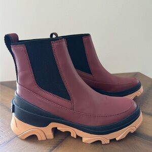 Sorel Women's Burgundy and Black Winter Boots